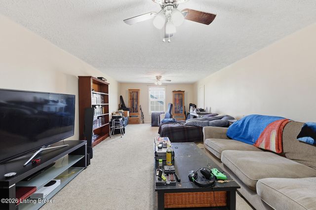 1936 Clearwater Dr, Lawrenceburg, KY 40342