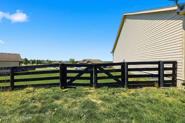 1936 Clearwater Dr, Lawrenceburg, KY 40342
