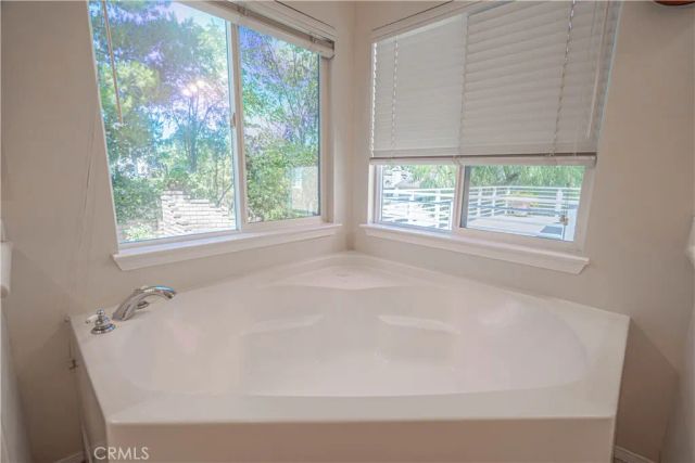 28437 Lobelia, Valencia, CA 91354