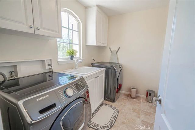 28437 Lobelia, Valencia, CA 91354