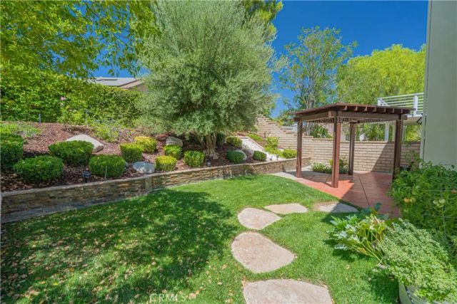 28437 Lobelia, Valencia, CA 91354