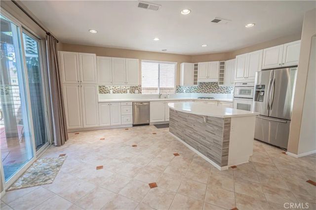 28437 Lobelia, Valencia, CA 91354