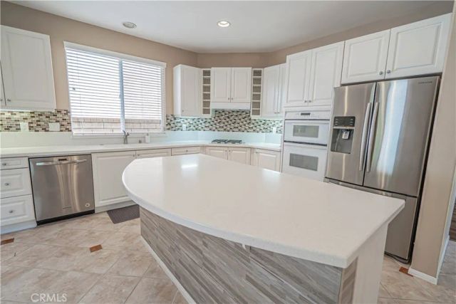 28437 Lobelia, Valencia, CA 91354