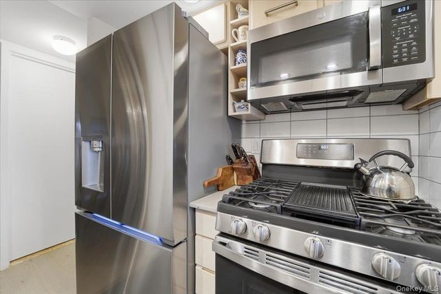 10 Stewart Place 5HW, White Plains, NY 10603