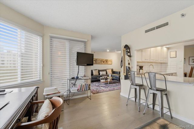 10 Stewart Place 5HW, White Plains, NY 10603