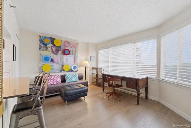 10 Stewart Place 5HW, White Plains, NY 10603