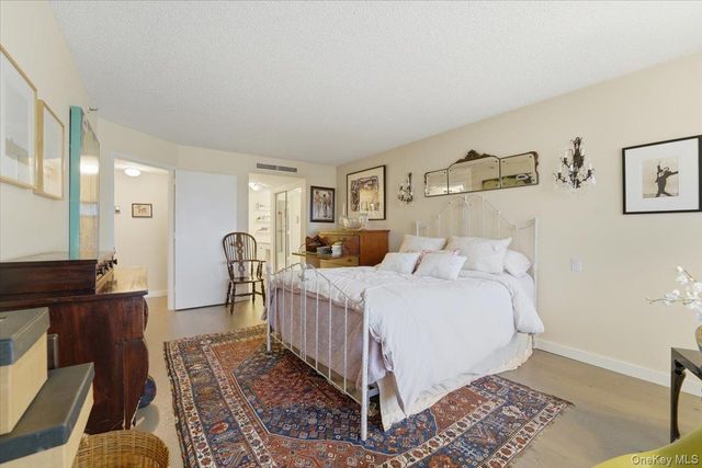 10 Stewart Place 5HW, White Plains, NY 10603