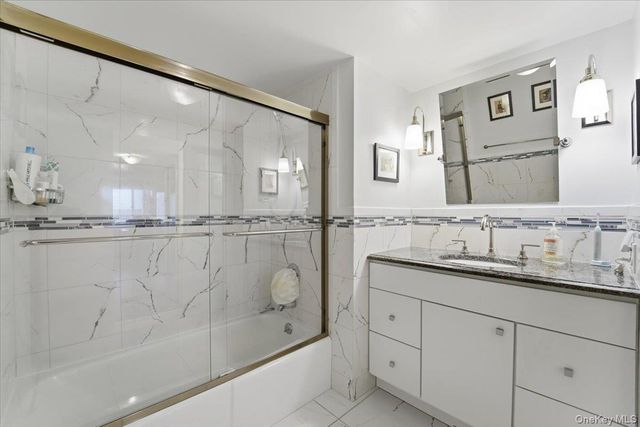 10 Stewart Place 5HW, White Plains, NY 10603