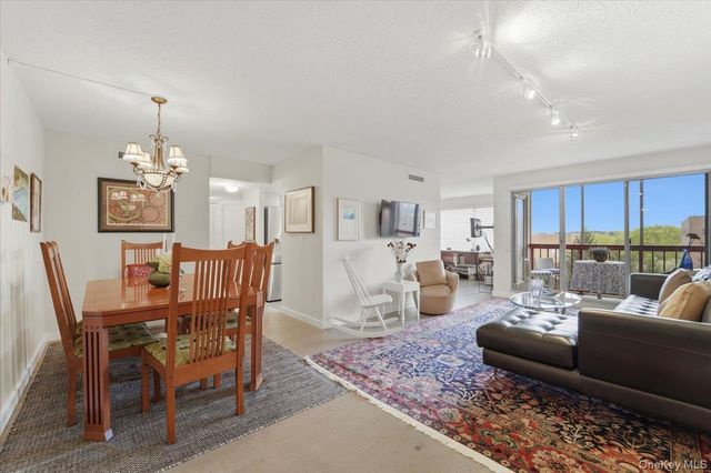 10 Stewart Place 5HW, White Plains, NY 10603