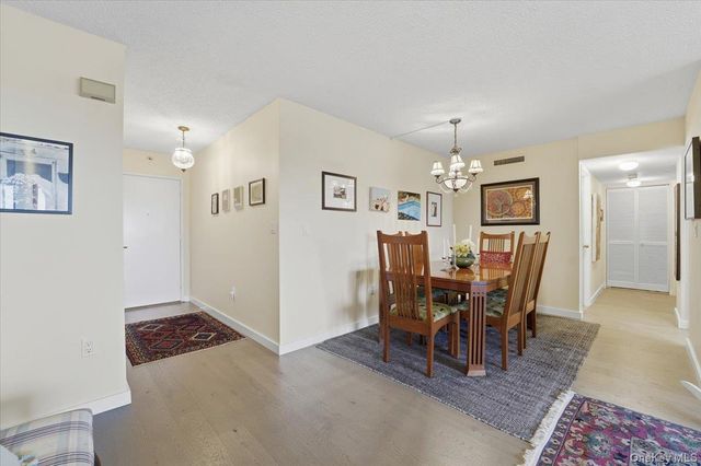 10 Stewart Place 5HW, White Plains, NY 10603