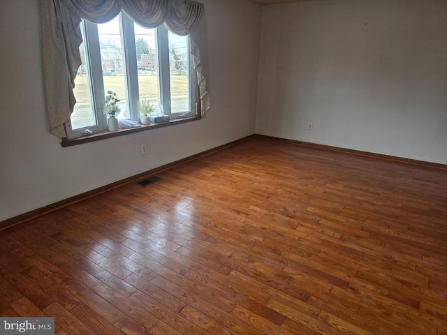 524 LONGSHORE AVE, Philadelphia, PA 19111