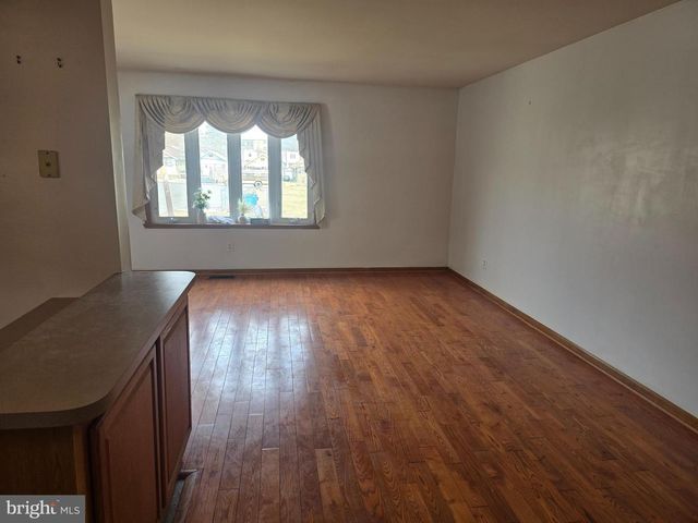 524 LONGSHORE AVE, Philadelphia, PA 19111