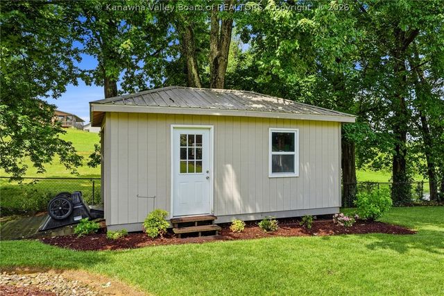 39 Cedar Drive, Hurricane, WV 25526