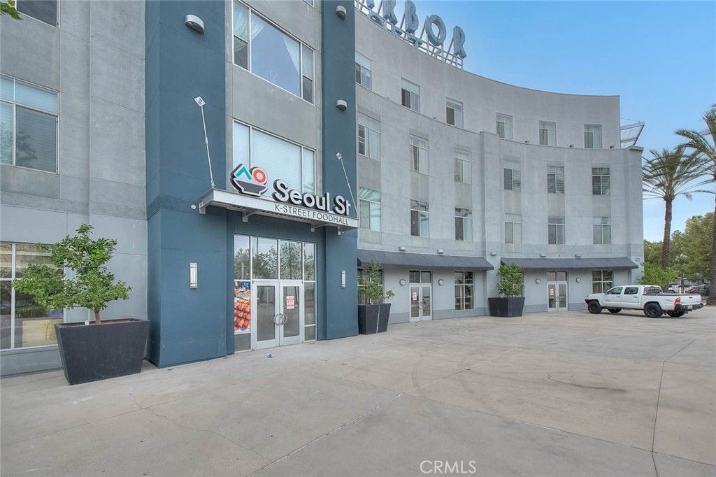 Image 42 of property listing at 435 W Center Street Promenade 328, Anaheim, CA 92805