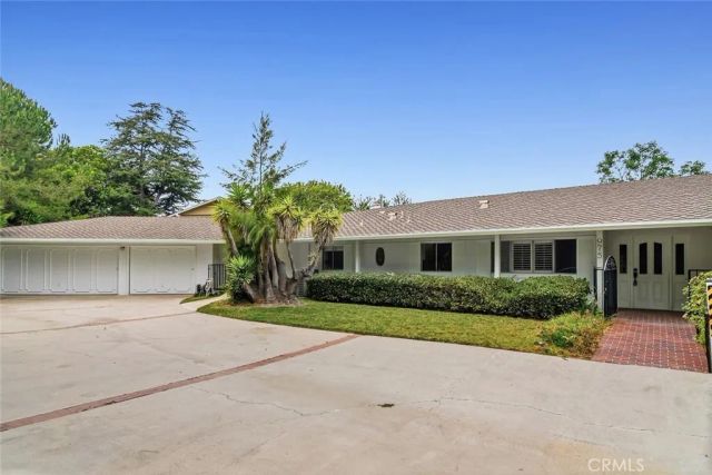 975 Valley Vista Drive, Camarillo, CA 93010