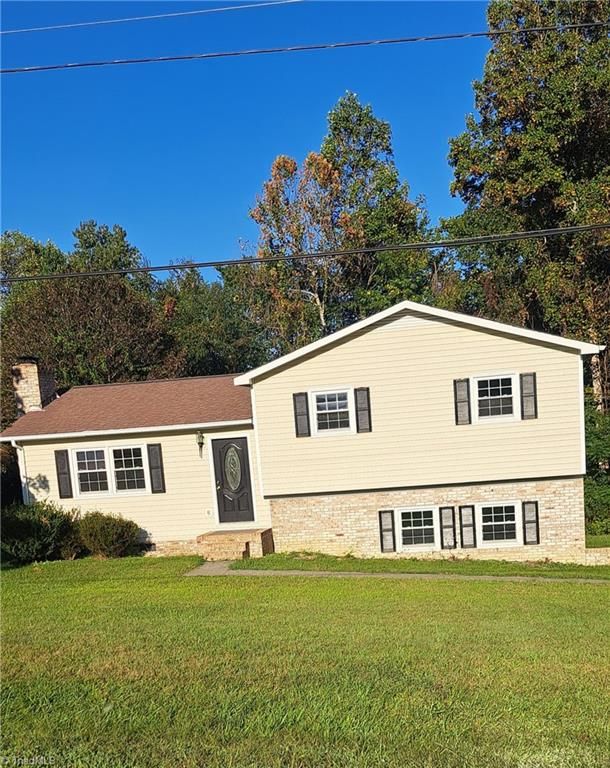 165 Rockaway Drive, Winston-salem, NC 27107