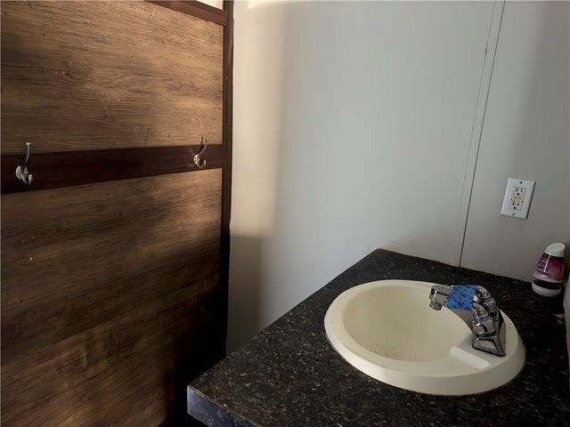 600 County Road 2200, Eureka Springs, AR 72631