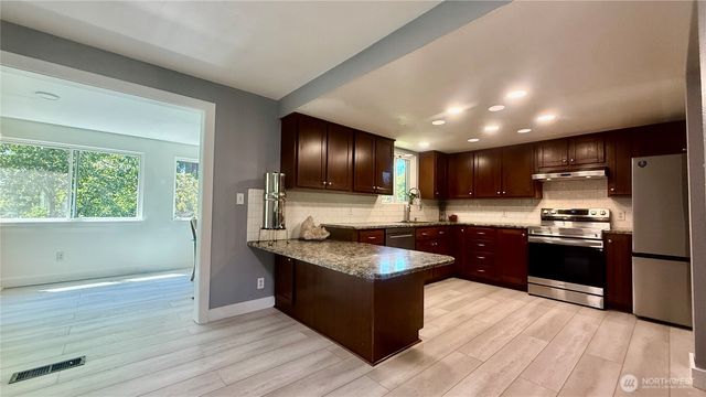 22045 Peter Grubb Road SE, Renton, WA 98058