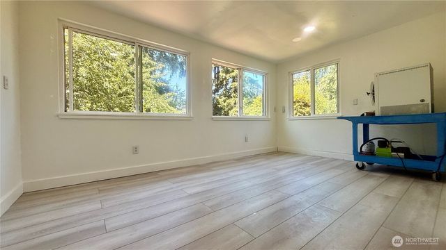 22045 Peter Grubb Road SE, Renton, WA 98058