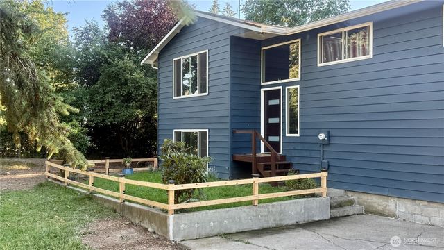 22045 Peter Grubb Road SE, Renton, WA 98058