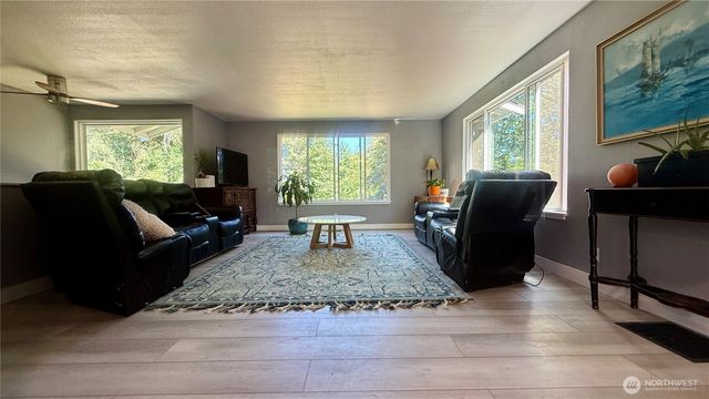 22045 Peter Grubb Road SE, Renton, WA 98058