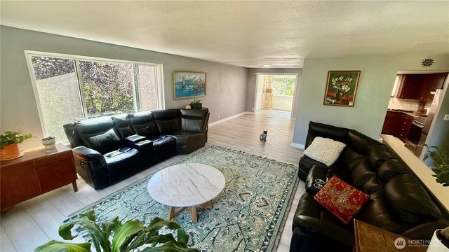22045 Peter Grubb Road SE, Renton, WA 98058