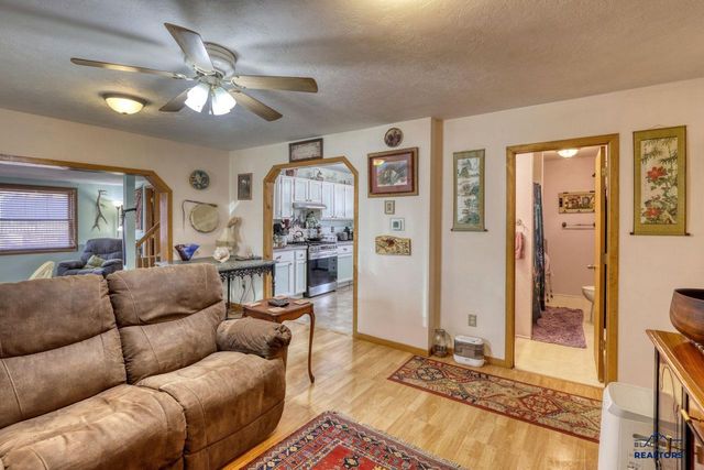 2326 WILSON AVE, Hot Springs, SD 57747