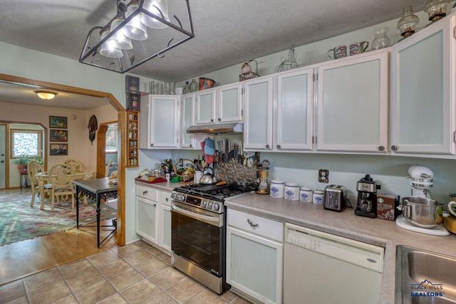 2326 WILSON AVE, Hot Springs, SD 57747