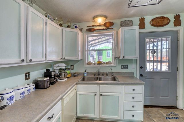 2326 WILSON AVE, Hot Springs, SD 57747