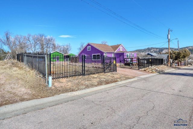 2326 WILSON AVE, Hot Springs, SD 57747