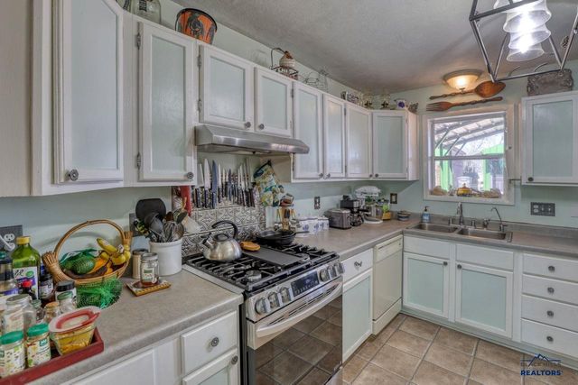 2326 WILSON AVE, Hot Springs, SD 57747