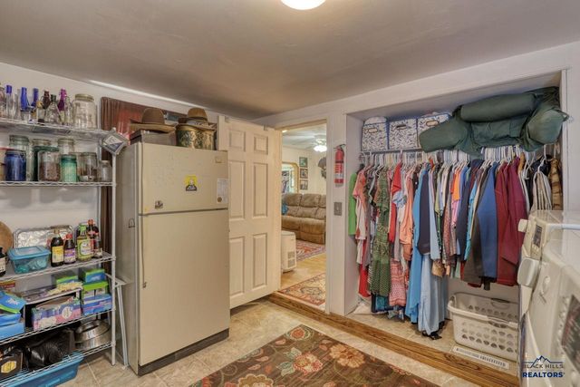 2326 WILSON AVE, Hot Springs, SD 57747