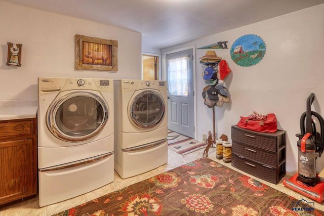 2326 WILSON AVE, Hot Springs, SD 57747