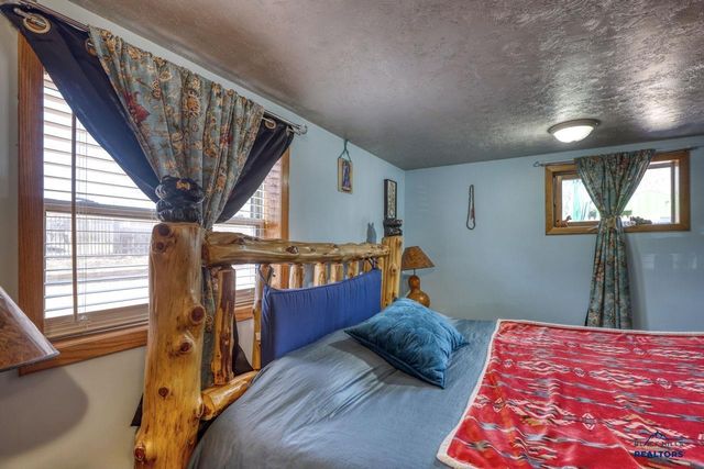 2326 WILSON AVE, Hot Springs, SD 57747