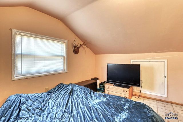 2326 WILSON AVE, Hot Springs, SD 57747