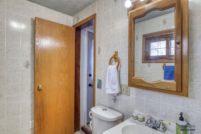 2326 WILSON AVE, Hot Springs, SD 57747