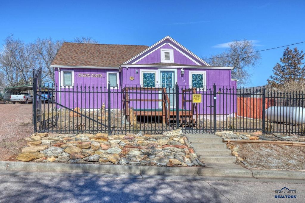 2326 WILSON AVE, Hot Springs, SD 57747
