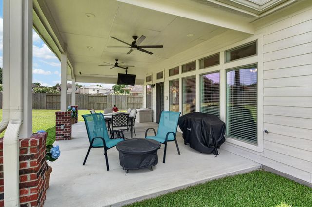 31806 Oak Thicket Court, Conroe, TX 77385