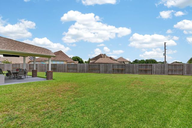 31806 Oak Thicket Court, Conroe, TX 77385
