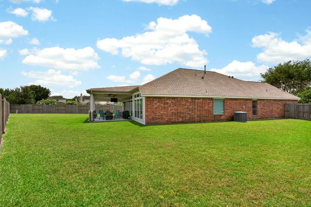 31806 Oak Thicket Court, Conroe, TX 77385