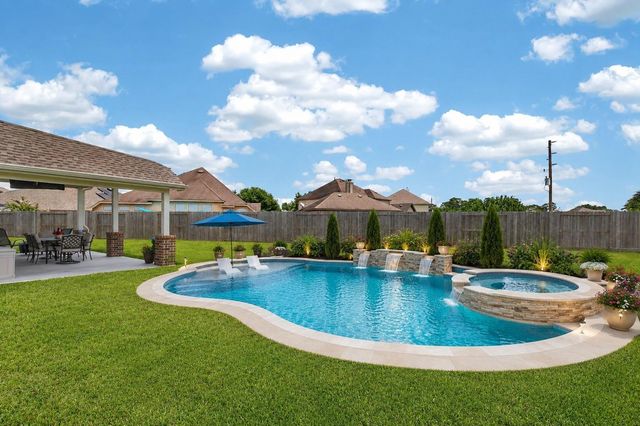 31806 Oak Thicket Court, Conroe, TX 77385