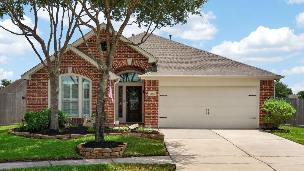31806 Oak Thicket Court, Conroe, TX 77385