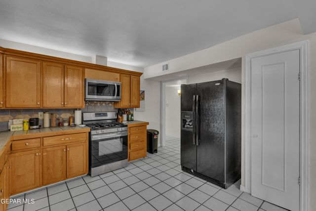 124 ENNIS Street, Clint, TX 79928