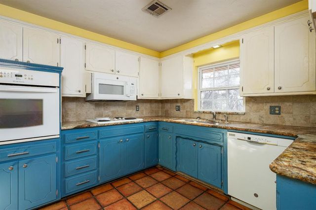 1102 N Rosebrier Drive, Guthrie, OK 73044