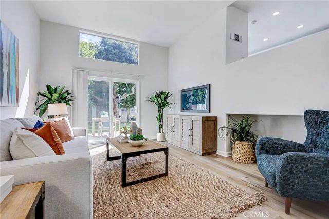 867 Aubrey Court 2, Hermosa Beach, CA 90254