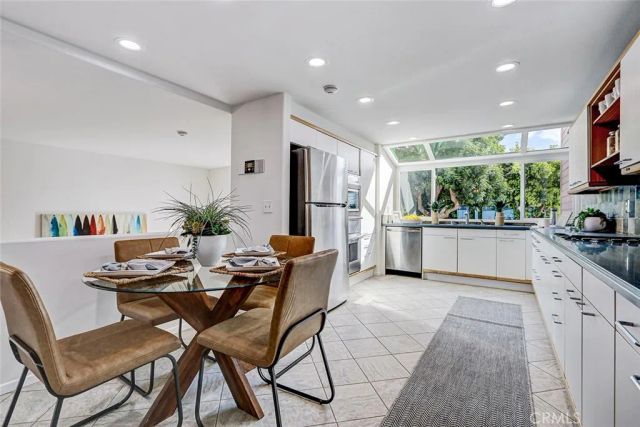 867 Aubrey Court 2, Hermosa Beach, CA 90254
