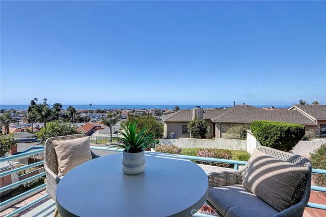 867 Aubrey Court 2, Hermosa Beach, CA 90254