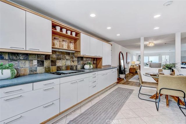 867 Aubrey Court 2, Hermosa Beach, CA 90254