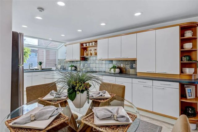 867 Aubrey Court 2, Hermosa Beach, CA 90254