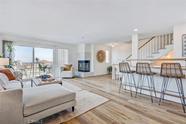 867 Aubrey Court 2, Hermosa Beach, CA 90254